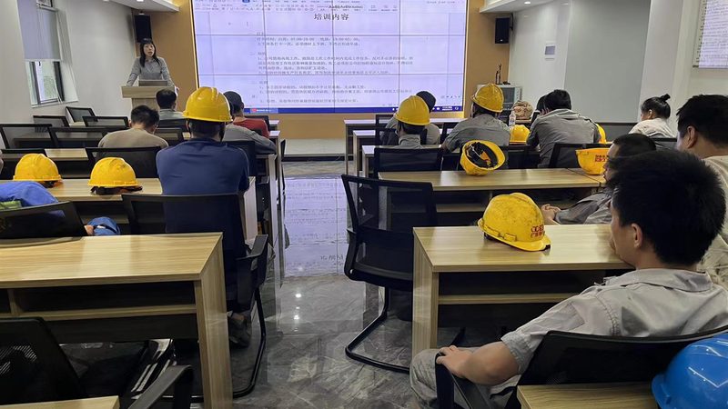 小标题：瑜伽教练培训，行业背景解读