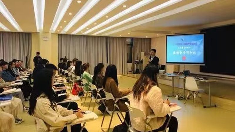 心理咨询师培训代理公司，如何选择更合适？**